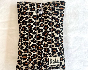 Funda de libro Kindle manga acolchada Booksleeve acolchado hecho de viscosa con botón bolsa de libro de tela Kindle bolso acolchado hecho a mano cosido leopardo