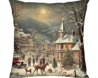 Könnte beinhalten: Quadratisches Kissen mit einem Vintage-Wintermotiv. Die Abbildung zeigt ein verschneites Dorf mit Menschen, einem Pferdeschlitten und einem Weihnachtsbaum. Die Farbpalette umfasst gedämpfte Töne von Weiß, Braun und Rot, die eine nostalgische Urlaubsstimmung hervorrufen.