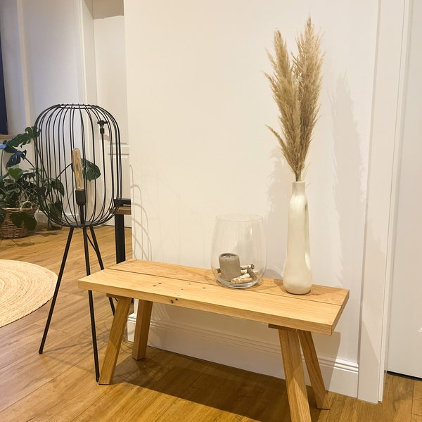 Banc en chêne fabriqué à la main - Polyvalent pour entrée, chambre et salle de bain, idéal pour une décoration moderne et rustique