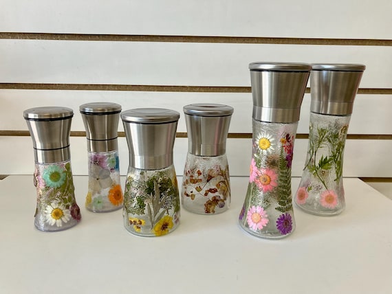 Pressed Flower Salt and Pepper Grinders, Seasoning Grinders, Kitchen Decor, Floral Home Decor, Kitchen Grinders, Salt Pepper Shakers