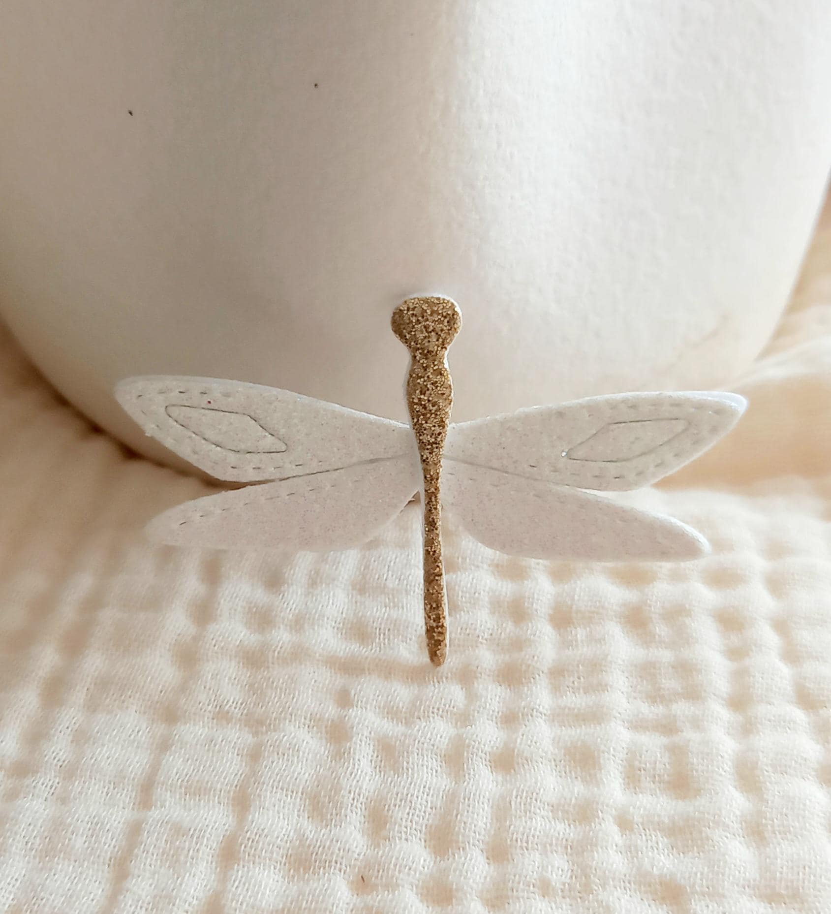 Broche Libellule En Laiton Doré émaillé Et Strass - Occasion En état Quasi Neuf