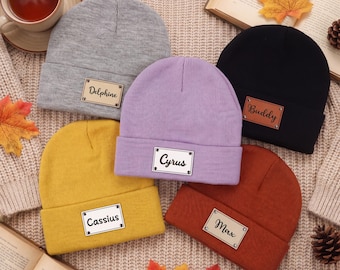 Bonnet bébé avec nom personnalisé : Bonnet unisexe en coton tricoté avec empiècement en cuir