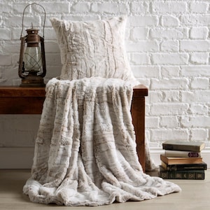 Snow Leopard Faux Fur Throw Blanket – Soft & Luxurious Animal Print Home Decor