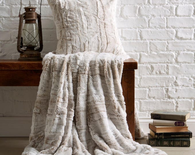 Snow Leopard Faux Fur Throw Blanket – Soft & Luxurious Animal Print Home Decor