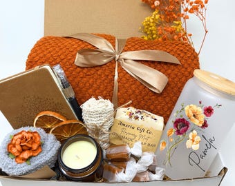Cozy Gift Box for Women: Blanket, Mug & Personalized Glass Can