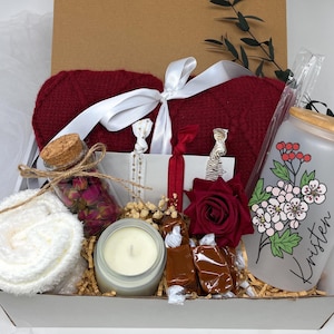 Cozy Holiday Gift Set with Blanket, Personalized Coffee Cup Gift Set, Birth Flower Glass Tumbler, Birthday Gift Box, Festive Gift Package