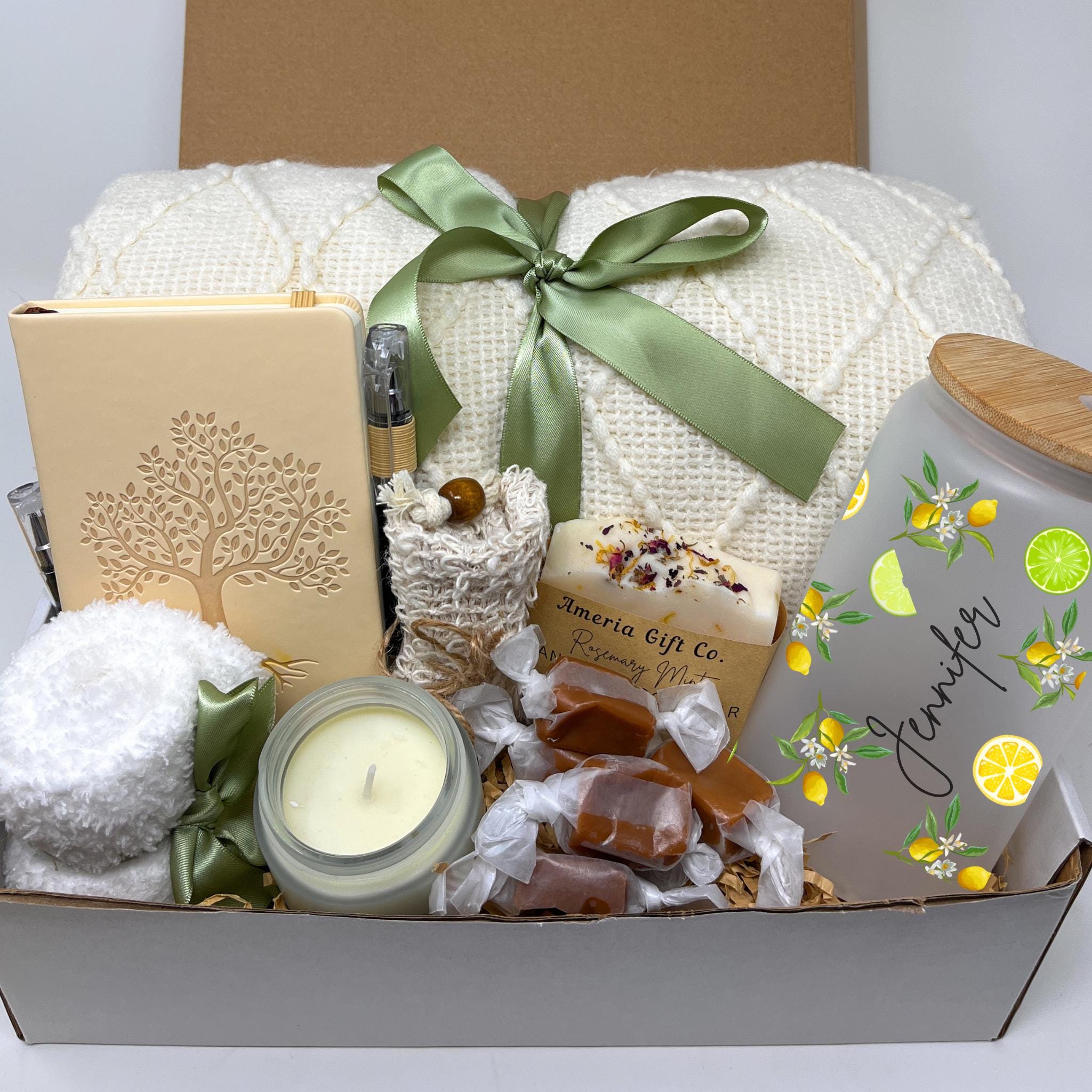 Gift Box for Women: Personalized Blanket, Mug & Cozy Socks - Etsy