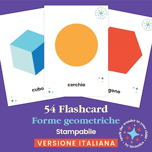 Può includere: Tre flashcard con forme geometriche: un cubo blu, un cerchio arancione e un esagono rosso. Ogni carta ha la parola italiana per la forma scritta sotto l'immagine. Il testo in fondo all'immagine recita "54 Flashcard Forme geometriche Stampabile VERSIONE ITALIANA".