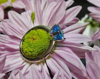 4k white gold ring with blue topaz