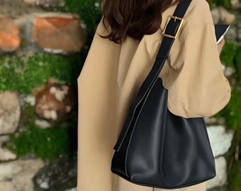 Grand sac en cuir végétalien - Sac seau en cuir végétalien avec fermeture éclair, sac à bandoulière en cuir, sac de tous les jours, grand sac crossbody en cuir souple, « Ruby »