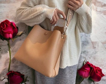 Sac en cuir végétalien fait à la main - Sac seau en cuir végétalien, sac crossbody en cuir, sac à bandoulière en cuir, sac à main végétalien, sac fait main, « Crépuscule »