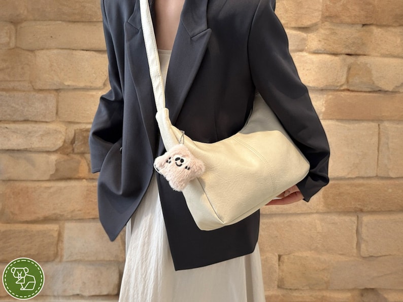 Shoulder Bag with Pendant-Messenger Bag, Vegan Leather Bag, Leather Handbag with Zip Pocket, Adjustable Strap Leather Shoulder Bag for Women zdjęcie 1