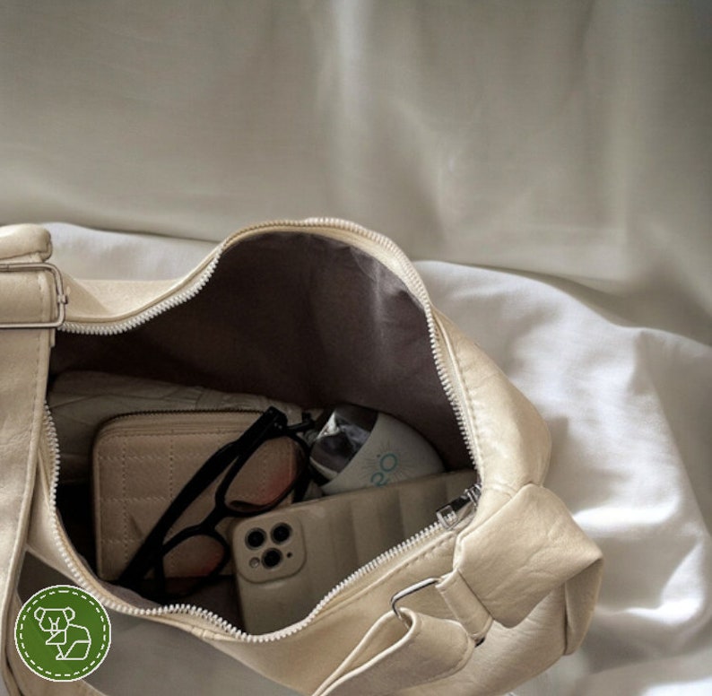 Shoulder Bag with Pendant-Messenger Bag, Vegan Leather Bag, Leather Handbag with Zip Pocket, Adjustable Strap Leather Shoulder Bag for Women zdjęcie 10