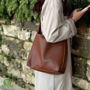 Large Vegan Leather Bag Vegan Leather Bucket Bag with Zipper, Leather Shoulder Bag, Everyday Bag, Large Soft Leather Crossbody Bag, Ruby Brown