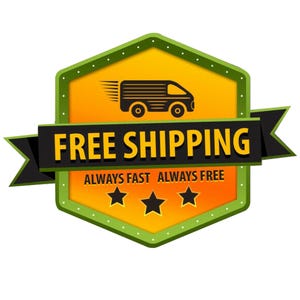 Op de afbeelding: Een zeshoekige badge met een groene rand en een geel en oranje centrum. De badge heeft een zwart icoon van een bestelwagen en de woorden "FREE SHIPPING" in grote, vette letters. Daaronder staat "ALWAYS FAST ALWAYS FREE" met drie zwarte sterren.