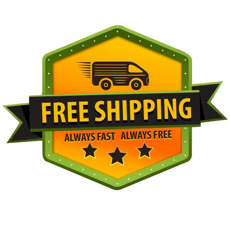 Op de afbeelding: Een zeshoekige badge met een groene rand en een geel en oranje centrum. De badge heeft een zwart icoon van een bestelwagen en de woorden "FREE SHIPPING" in grote, vette letters. Daaronder staat "ALWAYS FAST ALWAYS FREE" met drie zwarte sterren.