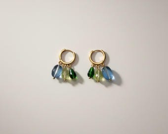 Boucles d'oreilles créoles en perles de verre bleu-vert | Créoles délicates au charme côtier