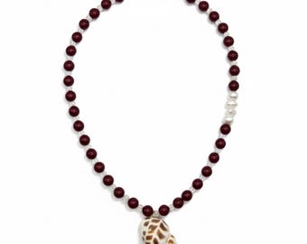 Collier en coquillages naturels et perles d'eau douce