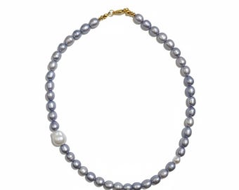 Collier de perles de culture violettes