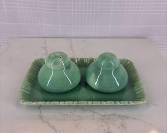 Vintage Stangl Salt & Pepper shaker set with tray, 1388 green