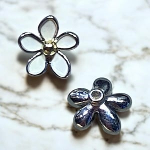 White Enamel Flower End 10mm  Fits 18g 16g External Thread Bar Barbell Nut End  - Labret Belly Button Ring Cartilage Piercing Jewelry Supply