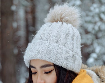 Easy Crochet Pattern Winter Beanie with PomPom