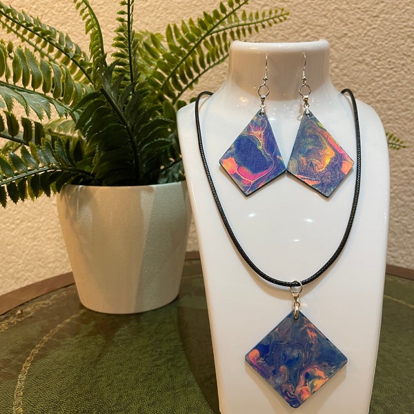 Holz Ohrringe und Halskette im Set Acrylfarbe mit Giesstechnik