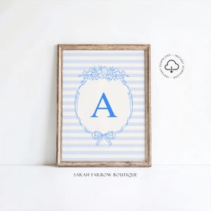 Letra A imprimible, regalo para bebé niño, arte de pared para habitación infantil, póster inicial de estilo vintage, arte de pared marfil y azul, arte de letras del alfabeto, decoración de guardería A