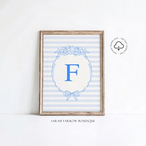 Letra F imprimible, arte de pared, póster de letras del alfabeto, estilo vintage, regalo para bebé niño, impresión digital inicial, arte de letras marfil y azul, decoración de guardería F
