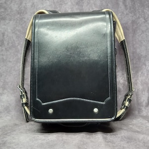 Sac à dos Randoseru, noir avec surpiqûres bleues Sac Randoseru japonais à points serrés, cartable japonais noir - Oliver Enfants