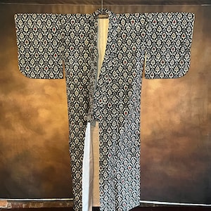 Japanese Kimono, Full Length Kimono Robe, Japanese Robe, Vintage Japanese Clothing, Retro Design