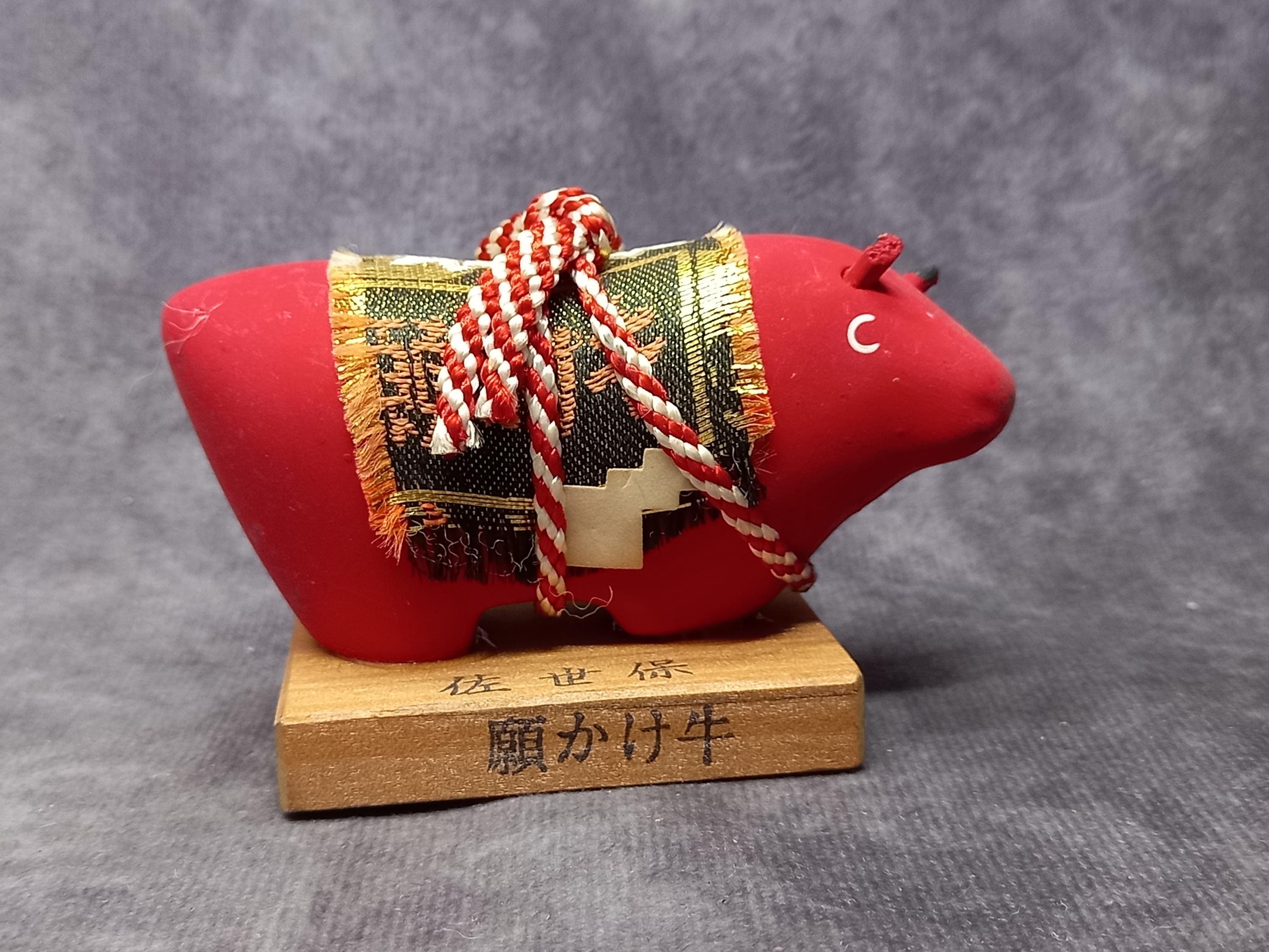 赤べこ - 磁器製の赤い牛の置物、牛の置物、ヴィンテージの日本の民芸