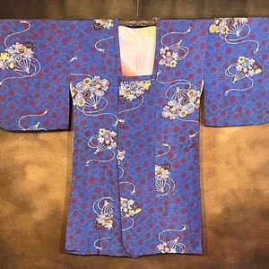 Mid Century japanischer langer Haori-Kimono, blaue Blumenseide gefüttert, Kimono-Robe Vintage Kimono-Jacke Shobori (Tie Dye)