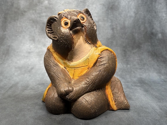 熊の置物 Japanese traditional art Large Japanese Tanuki Raccoon Dog, Good Fortune Vintage Porcelain