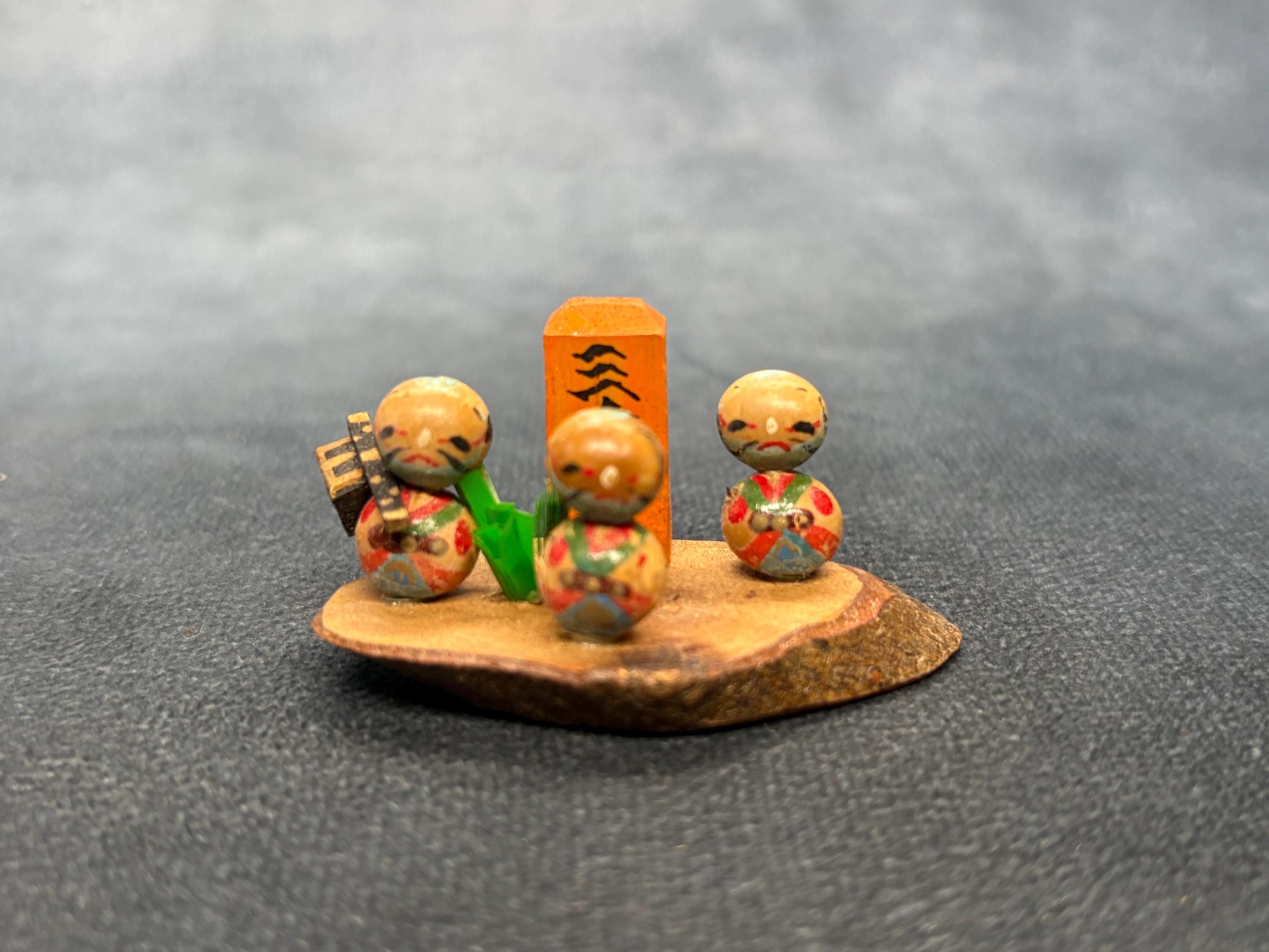 Vintage ポーランド製 柿の木？ 彫刻入り 木製小物入れ Vintage ポーランド製 柿の木？ 彫刻入り 木製小物入れ 【公式通販】
