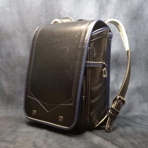 Sac à dos Randoseru, noir avec bordure bleue, sac japonais Randoseru à coutures serrées, cartable japonais noir - Oliver Enfants