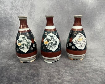 Trio de bouteilles de saki japonaises vintage, pichet à saki en porcelaine du Japon