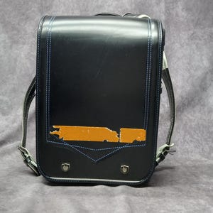 Sac à dos Randoseru, noir avec surpiqûres bleues Sac Randoseru japonais à points serrés, cartable noir - Oliver Enfants