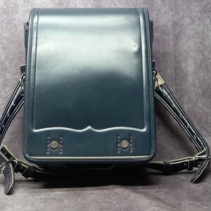 Sac à dos Randoseru, bleu foncé avec surpiqûres rouges Sac Randoseru japonais à points serrés, cartable bleu - Marque Kazama