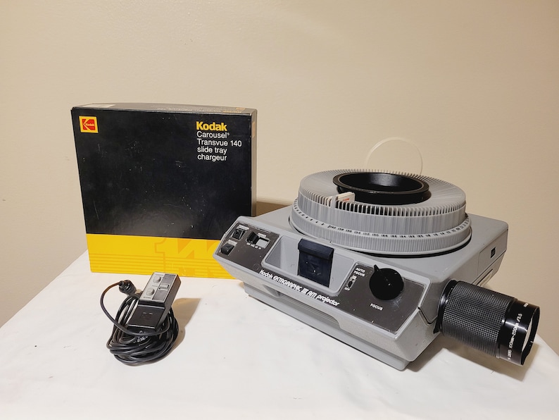 Kodak Ektagraphic III AM Slide Carousel Projector Remote Bundle Tested