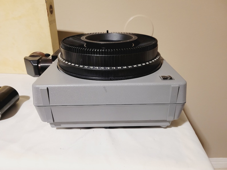 Kodak Ektagraphic III AMT Carousel Slide Projector Buhl Optical Lens