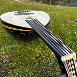 Authentic Handmade Turkish Oud Instrument - Exquisite Soundcraft for Music Enthusiasts