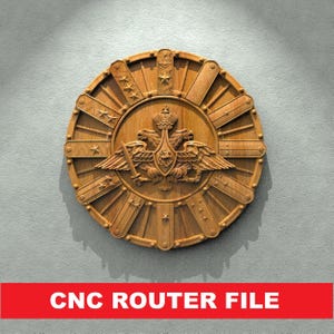 Pode incluir: Um arquivo de roteador CNC de madeira de um escudo circular com um design de águia de duas cabeças. O escudo é cercado por um anel de estrelas e raios.