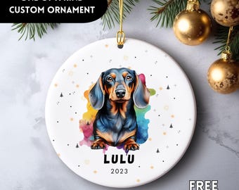 Può includere: Un set di tre tazze in ceramica con finitura opaca e macchiettata. Ogni tazza presenta un colore diverso: azzurro, crema e grigio. Le tazze hanno un design semplice e moderno e un manico comodo.