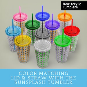 Puede incluir: Colecci&oacute;n de vasos acr&iacute;licos de 473 ml con tapas y pajitas a juego. Los vasos tienen un cuerpo transparente con un dise&ntilde;o estampado y est&aacute;n disponibles en varios colores, como rosa, azul, verde, amarillo y naranja.