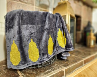Lantern Cricut file for DIY blanket