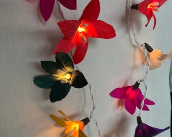 Guirlande lumineuse élégante en forme de fleur, grande, colorée, 20 lumières de 3 m de long, fabriquée à la main en papier solide pour l'intérieur.