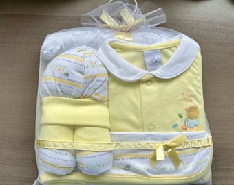 Charmantes Baby Geschenk Geschenkset Erstlingsset Geburt Mädchen Jungen „Ente gelb“ Neugeborene 6-Teilig Baumwolle