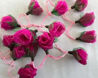 Frische blumige Lichterkette Rose 20 Blüten handgearbeitet Pink 20 Lichter 3m lang Skelettblätter Gummibaum handgearbeitet für Innen