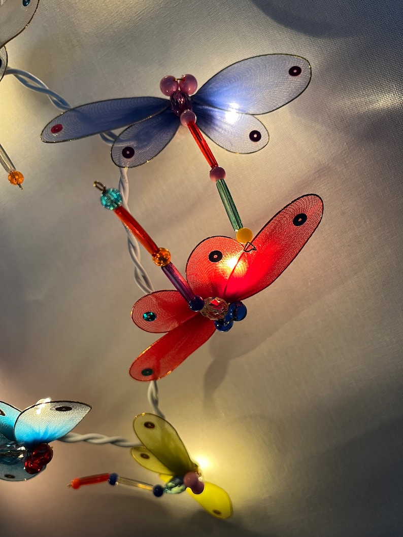 Fantasievolle aufwändige Lichterkette Libelle bunt mit 20 Lichtern 3m lang handgearbeitet für Innen Bild 3